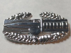 Metal CAB COMBAT ACTION BADGE Silver No-Shine Clutch Back Regulation - Picture 1 of 4