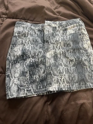 Zara Z1975 Denim Snakeskin Print Skirt Medium Size with Front Zipper and Pockets - Image 1 of 4