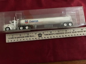 Peterbilt TNS 386 DAYCAB con serbatoio benzina Heil - Chevron Deco - Foto 1 di 3