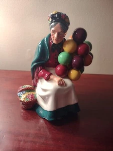 Fig vintage Royal Doulton The Old Balloon Seller HN 1315 Inghilterra - Foto 1 di 6