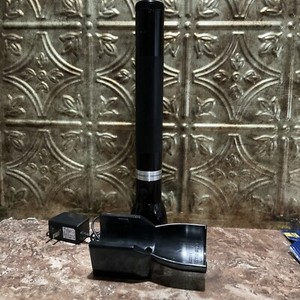 MAG  LITE Rechargeable LED 13" Black Flashlight With Battery & Charger