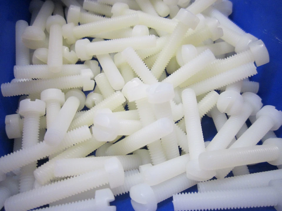 Lot of 100 10-32 Nylon Slotted Fillister Head Machine Screws 1" Long NEW - Image 1 of 1