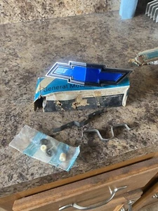 NOS GM 1969 Camaro Chevelle El Camino Copo Yenko Grill Emblem #3952427 - Picture 1 of 4