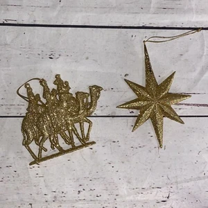 Adornos navideños navideños vintage tono dorado hombres sabios montando camellos y estrellas - Imagen 1 de 5