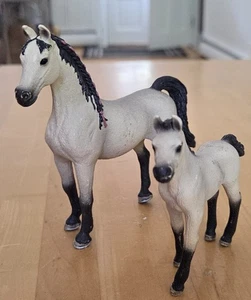 Caballo Schleich 2 caballos árabes del club juego 42369 árabe dos caballos - Imagen 1 de 6