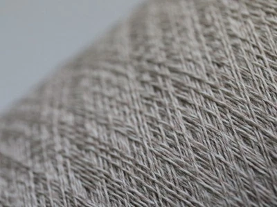 M73 (32€/kg) 2250g BROOKLYN SOFT MERINO SCHURWOLLE SANDSTURM (28/2) Zwirn Garn - Bild 1 von 2