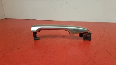 Toyota Prius 2013 enchufable 5 puertas hatchback lado del conductor manija de puerta delantera blanca Foto 1 de 3