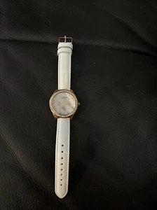 Guess Ladies White Rose Gold Tone Analog - Picture 1 of 9
