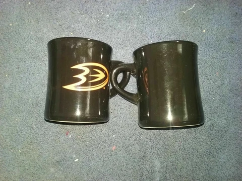 Brand new Anaheim Ducks black mugs with logo Cover