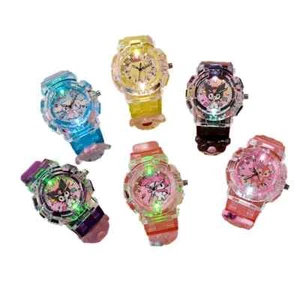 Orologio Sanrio Luminoso Luce LED - Hello Kitty, Kuromi, Risu, Cinnamoroll, ecc - Foto 1 di 21