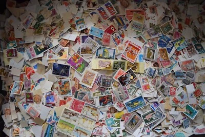 2500 LOT OF VINTAGE FOREIGN STAMPS WORLDWIDE STAMP OFF PAPERS - Image 1 of 4