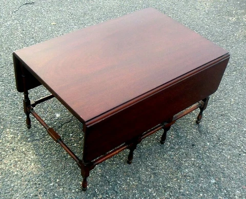 Vtg REGENCY  COFFEE COCKTAIL Accent TABLE Mahogany Fine Arts  GRAND RAPIDS MI Cover