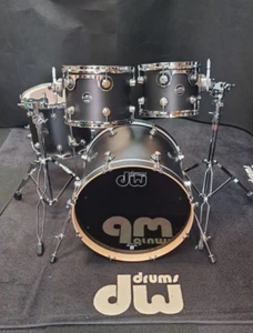 DW Performance Drumset Charcoal Metallic ohne Snare USA / Batterie Schlagzeug - Bild 1 von 9