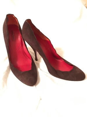 Bomba de camurça Cesare Paciotti “Toe Cleavage” mergulho baixo stiletto chocolate **RARO - Imagem 1 de 4