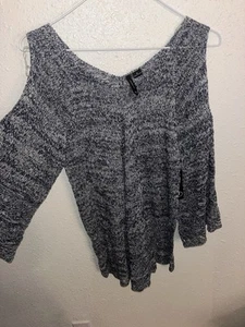 Blusa Suéter Informal New Direction Para Mujer Talla Mediana Nitecape/Marfil Combo - Imagen 1 de 10