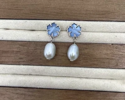 Pendiente de perlas de trébol Tory Burch. Nuevo en tarjeta. Hermoso! Foto 1 de 4