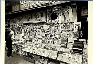 Newsstand NYC 1935  Art Print Card Photo By Berenice Abbott 4.25”x6” Fotofolio - Picture 1 of 4