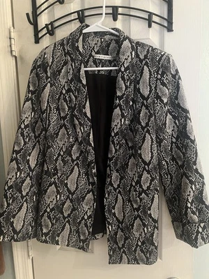 Alice and Olivia Women's Snake Print Blazer 10 - Image 1 of 3