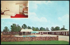 Georgia, Perry - Bel Aire Motel & 60er Jahre Auto - Bild 1 von 2
