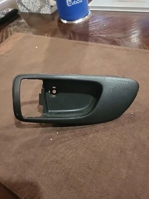 Mazda Mazdaspeed 2006-2007 6 pasajero trasero izquierdo manija interior bisel de moldura Foto 1 de 3