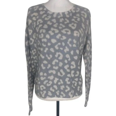 Suéter Pullover AQUA Estampado Leopardo Gris Cachemira Cuello Redondo Talla L Foto 1 de 4