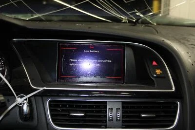 Pantalla de infoentretenimiento central delantera usada se adapta a: Audi RS5 2013 montada en el tablero Foto 1 de 4