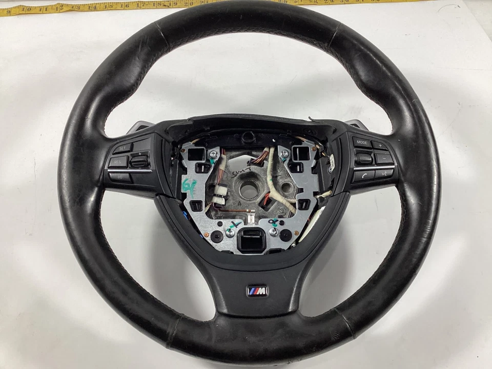BMW 550I XDRIVE 2011-2016 volante cuero negro con interruptores OEM. Foto 1 de 4