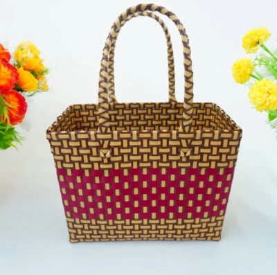 The woven basket has a handle, a suitable size, and a wire-reinforced rim. - Image 1 of 4