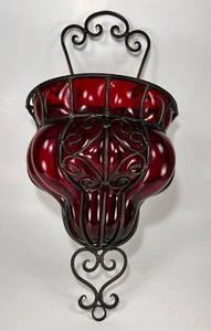 Maceta colgante de pared de vidrio rojo rubí enjaulado de colección metal negro gótico - Imagen 1 de 21