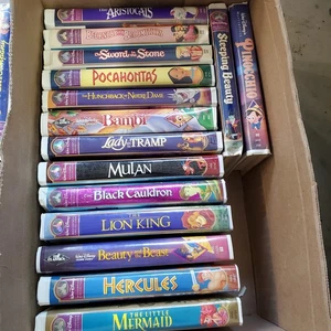 Konvolut 28 VHS Filme Disney König der Löwen Herkules Meerjungfrau Landstreicher Mulan Bambi + - Bild 1 von 5