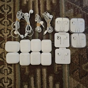 Lot 17 Apple Earphones and Air Pods Various Models Preowned **READ** - Picture 1 of 10