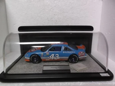 RICHARD PETTY FRANKLIN MINT 1992 PETTY GRAND PRIX 1:24 - Image 1 of 4
