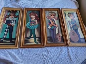 Menge 4 Vintage 1964 Eden Moppet/Narr Mädchen Soroka Verkauf Litho Holzrahmen - Bild 1 von 10