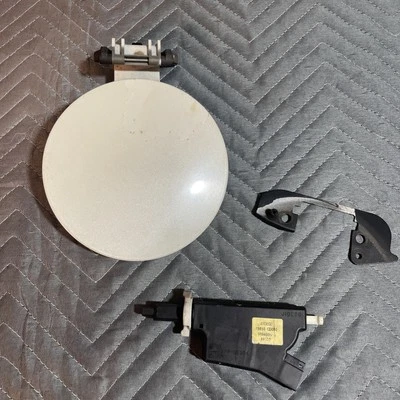 03-08 NISSAN 350Z FUEL GAS FILLER DOOR - Image 1 of 4