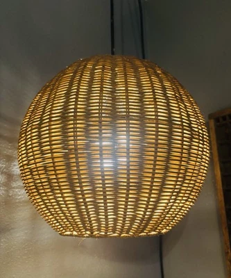 Luz globo colgante de mimbre de ratán, cable de encendido. Decoración del hogar boho, tan acogedor lindo Foto 1 de 4