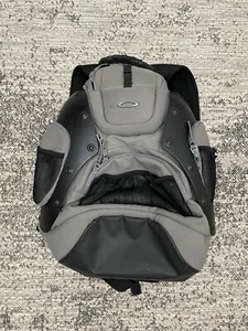 Hardshell Oakley Backpack Rare - Imagen 1 de 22