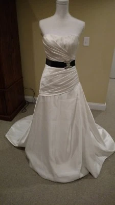 Vestido de novia Moonlight, talla 8, sin tirantes línea A Foto 1 de 4