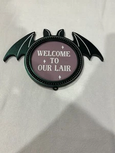 Green 6X6 Picture Frame Circle Bat Shape - Picture 1 of 4