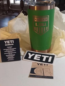 LSU FOOTBALL YETI TUMBLER TS EXKLUSIVER SALUTE TO SERVICE NEU MIT ALLEN ETIKETT 🏈 🐯 - Bild 1 von 2