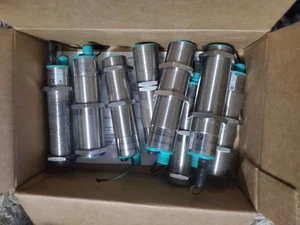 Pepperl Fuchs Sensor UC2000-30GM-IUR2-V15  - Picture 1 of 3