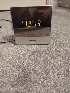 Philips Retro Alarm Clock Radio AJ3231/05 Dual Alarm Buzzer FM/MW/Aux - Picture 1 of 6