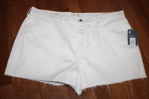 Universal Thread Women's White Boyfriend Shorts 4" Inseam Denim Size 16 *NWT* - Picture 1 of 2