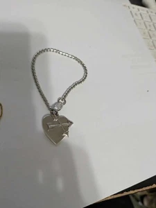 PULSERA CON CORAZÓN Y FLECHAS UNIDAS NO PLATEADA 7 PULGADAS - Imagen 1 de 4