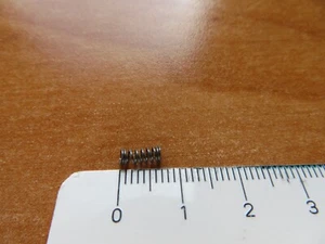 Kleine gebrauchte mini Spiralfeder Druckfeder 7x2,5mm Feder Federzug Minifeder - Bild 1 von 5