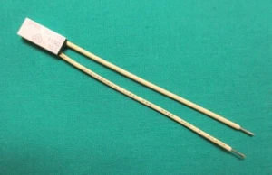 Thermostat 115°C UCHIYA, Modell OP62, Normalerweise Offen, 2 Drähte, Original! - Picture 1 of 2