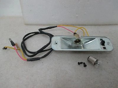 Mopar NOS 1968-69 Plymouth Fury Mapa de acceso VIP Paquete de lámpara de cortesía 2864323 Foto 1 de 3