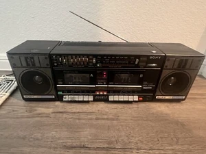 SONY CFS-W600 STEREO AM/FM CASSETTE RADIO BOOM BOX W/DETACHABLE SPEAKERS VINTAGE - Picture 1 of 8