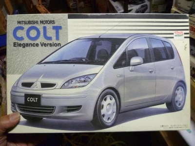 Kit de coche modelo de plástico Fujimi 1/24 sin usar + guantes adicionales y papel de lija Foto 1 de 4