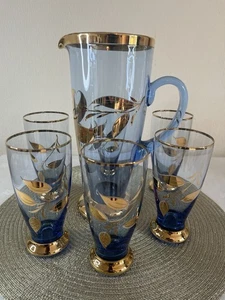 Vintage Blue Glass Jug & 6 Matching Glasses – Gold Leaf Design – 1950s Barware - Picture 1 of 6