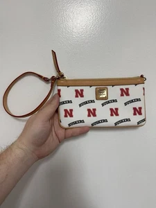 Dooney & Bourke University of Nebraska Cornhuskers Zipper Bag Wristlet Clutch - Picture 1 of 8